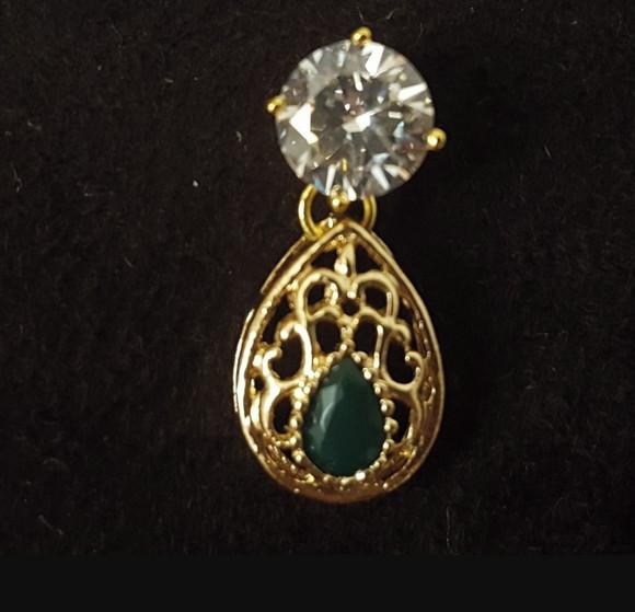 Brinco Pino de Zircônia e Pingente Vazado Verde