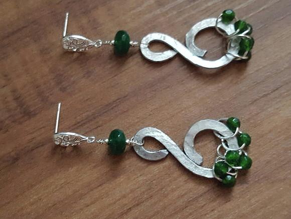 Brincos Pino de Prata e Pedras Naturais Jade Verde