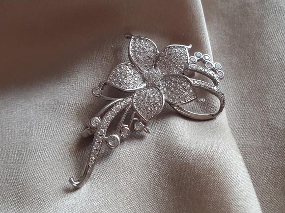 Broche Banhado a Prata com Micro Zircônias
