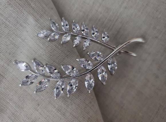 Broche Banhado a Prata com Zircônias