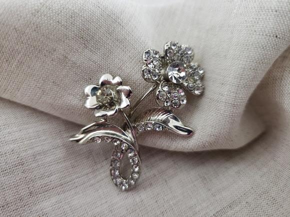 Broche banhado com Cristais e strass
