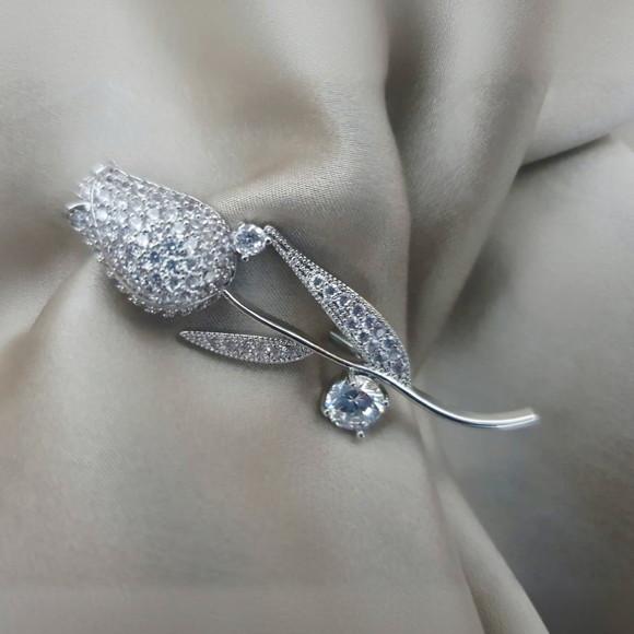 Broche Banhado Cravejado de Mini Zircônias