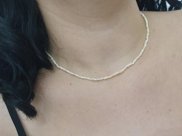 Choker de Mini Pérolas Naturais