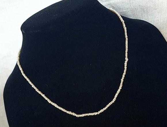 Choker de Mini Pérolas Naturais