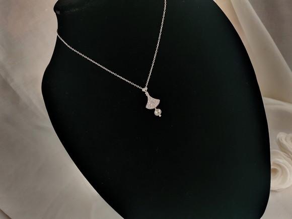 Colar Banhado Á Prata com Mini Cristais