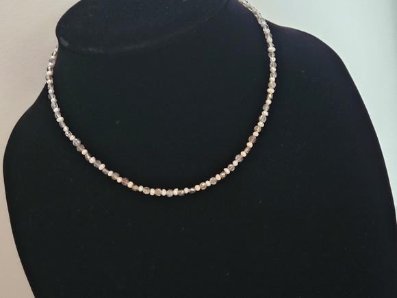 Colar Chocker Semijoia de Mini Cristais Light Fumê Cinza