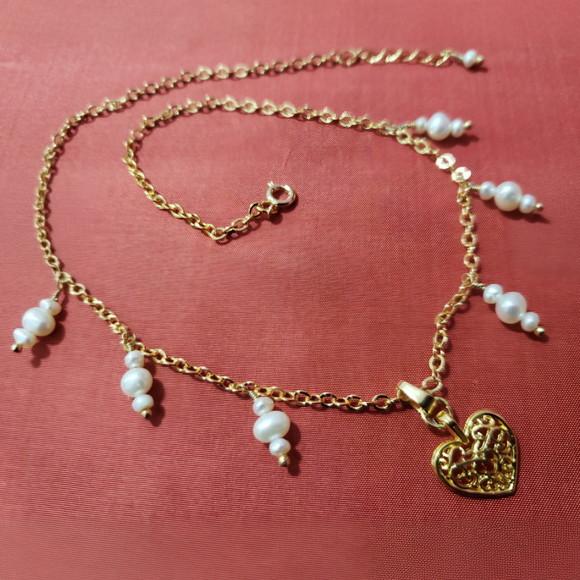 Colar Choker Banhado com Pérolas Naturais e Pingente Coração