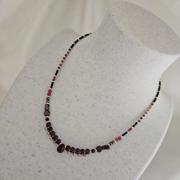 Colar Choker com Pedras Granada e Cristal Rubi