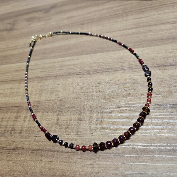 Colar Choker com Pedras Granada e Cristais Rubi