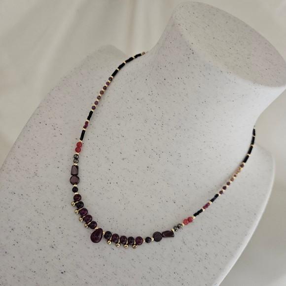 Colar Choker com Pedras Granada e Cristal Rubi