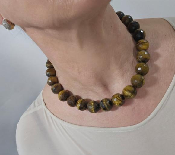 Colar Choker de Pedras Naturais Olho de Tigre