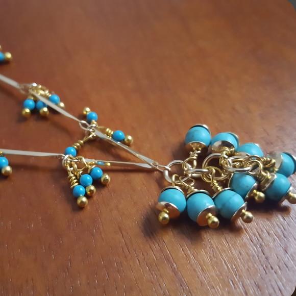 Colar com Mini Pingentes de Pedras Naturais Turquesa