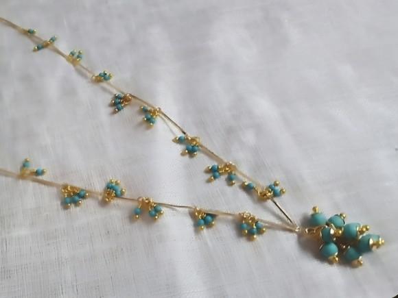 Colar com Mini Pingentes de Pedras Naturais Turquesa