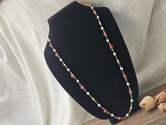 Colar com Pedras Jade e Pedras da Lua