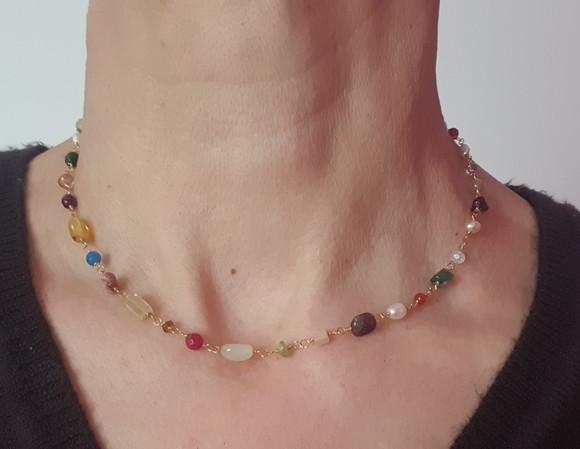 Colar Curto Banhado com Pedras Naturais