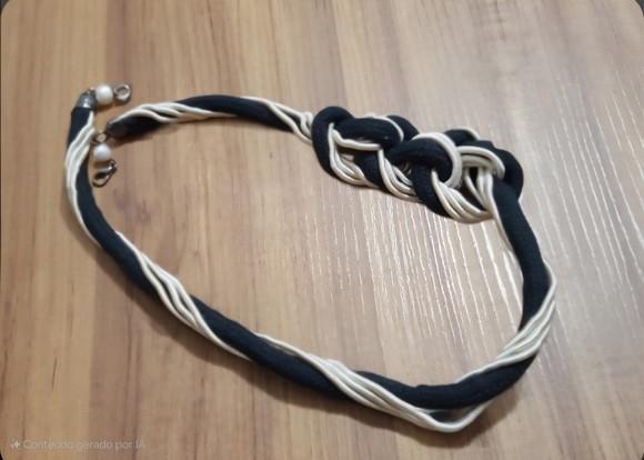 Colar de Corda com Nós Lateral