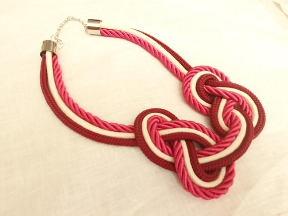 Colar de Corda Crú Vinho e Rosa