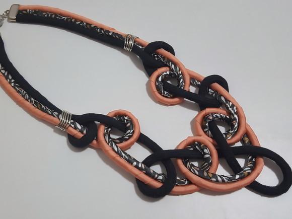 Colar de Corda e Cetim Rosa