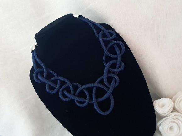Colar de Corda Encapado de Seda Azul Marinho