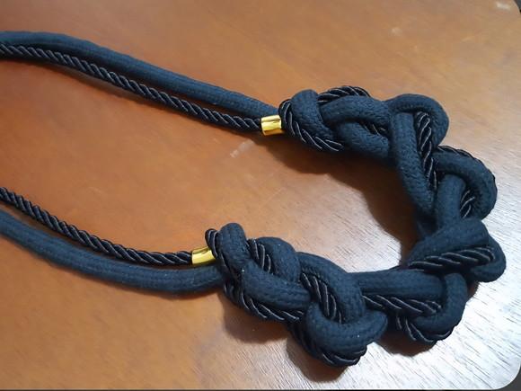 Colar de Corda Preta e Cordão São Francisco
