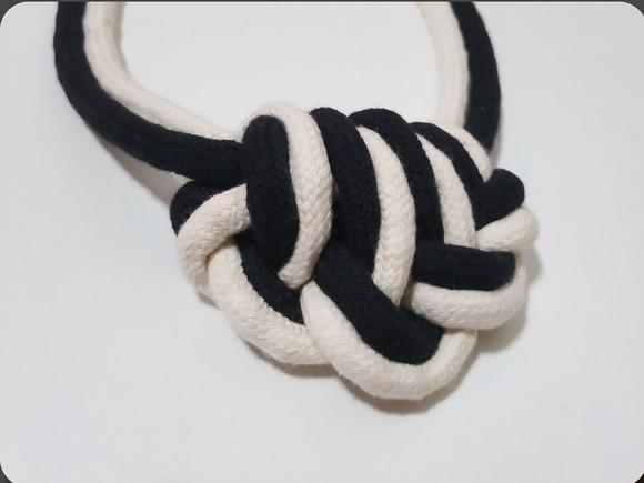 Colar de Cordão de Algodão Crú e Preto