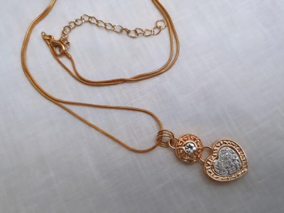 Colar de Corrente com Pingente Coração com Mini Cristais