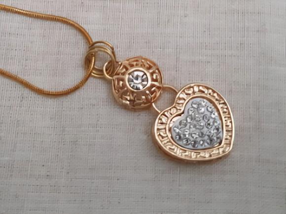 Colar de Corrente com Pingente Coração com Mini Cristais