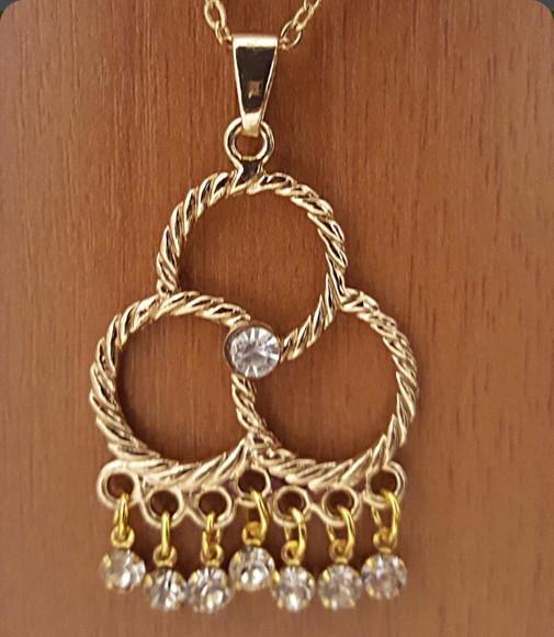 Colar de Corrente com Pingente e Mini Cristais
