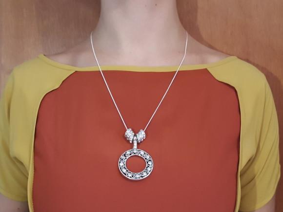 Colar de Corrente de Prata com Mandala e Cristais