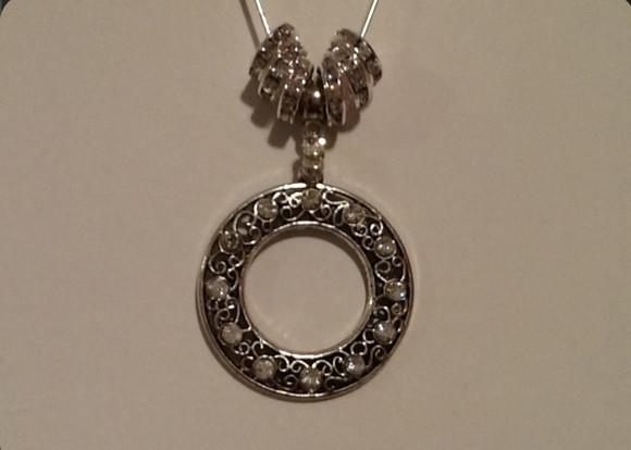 Colar de Corrente de Prata com Mandala e Cristais