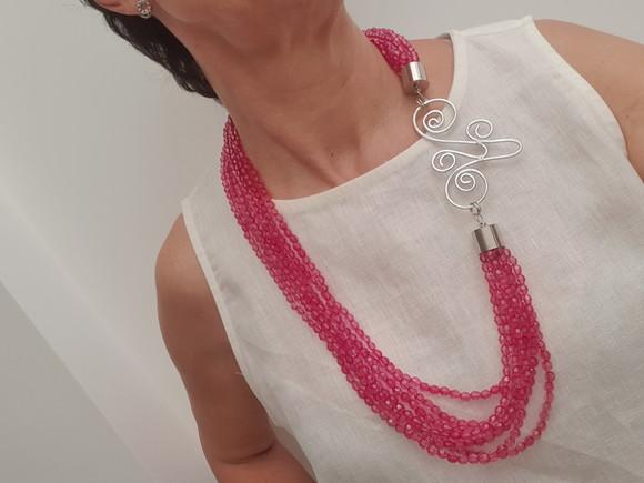 Colar de Cristais Rosa Chiclete e Entremeio Banhado