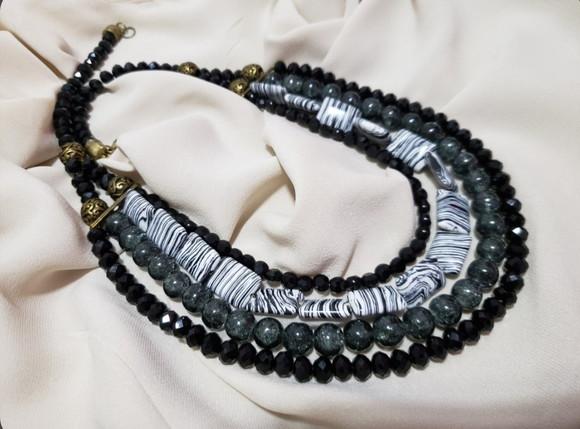Colar de Cristais Preto e Cinza