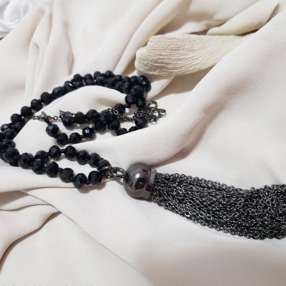 Colar de Cristais Preto com Franja de Correntes