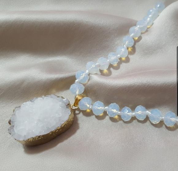 Colar de Cristal e Corrente com Pingente de Pedra Druza