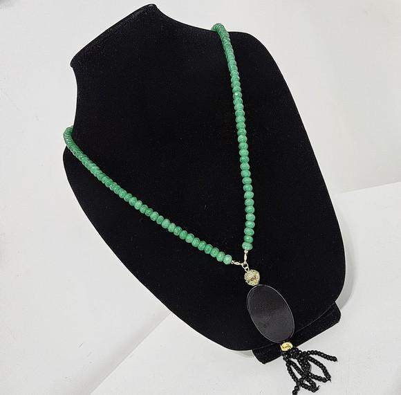 Colar de Jade Verde com Pingente de Ágata e Tassel