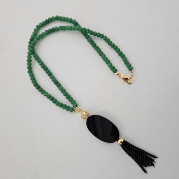 Colar de Jade Verde com Pingente de Ágata e Tassel