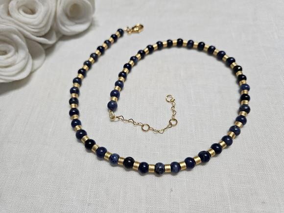 Colar de Lápis Lazuli e Entremeios Dourados Adiamantados