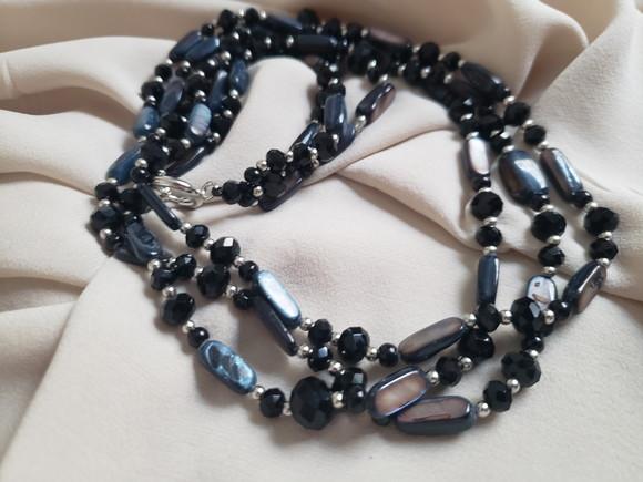 Colar de Madrepérola Cinza e Cristal Preto