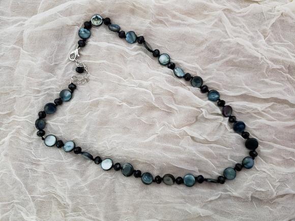 Colar de Madrepérola e Cristal Preto