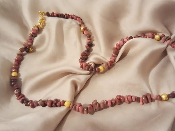 Colar de Pedra Natural Morganite com Entremeio Dourado