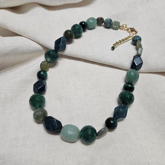 Colar de Pedras Naturais Ágata e Jade em Tons Verde