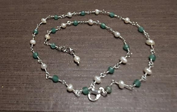 Colar de Pedras Naturais Jade Esmeralda e Pérolas Barrocas