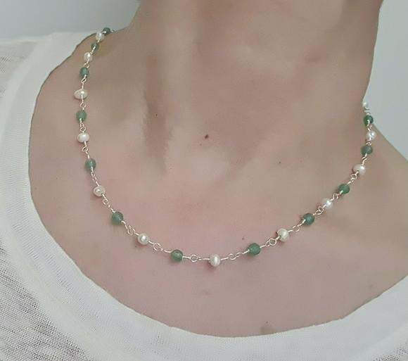 Colar de Pedras Naturais Jade Esmeralda e Pérolas Barrocas