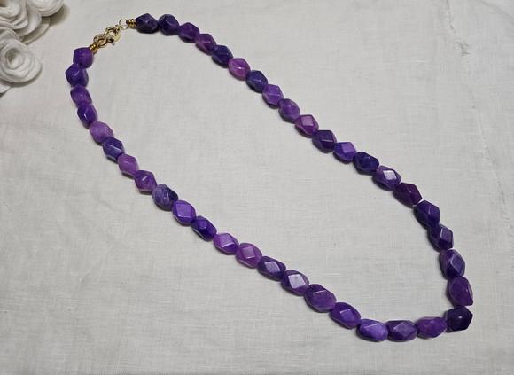 Colar de Pedras Naturais Jade Roxo
