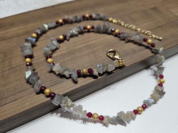 Colar de Pedras Naturais Labradorita e Jade Rubi