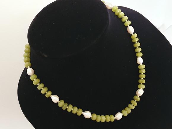 Colar de Pedras Peridoto com Pérolas Naturais