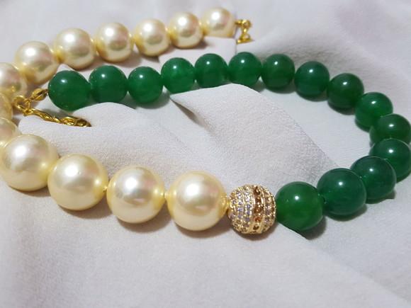 Colar de Pérolas Champagne e Pedras Naturais Jade Verde