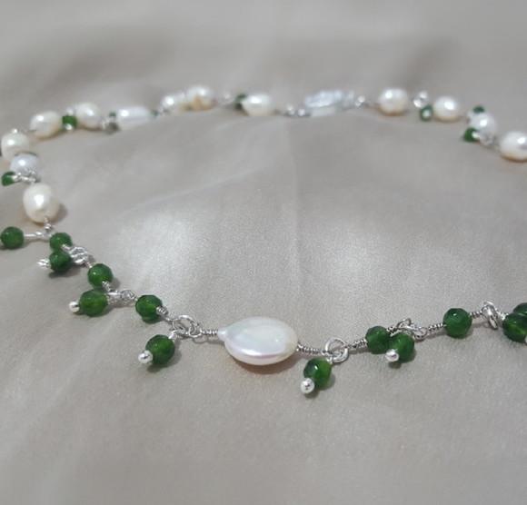 Colar de Pérolas de Água Doce com Jade Esmeralda