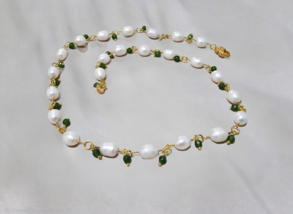 Colar de Pérolas de Água Doce com Jade Esmeralda