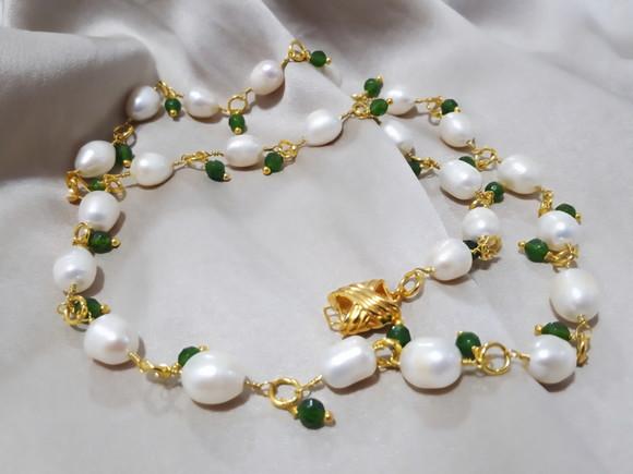 Colar de Pérolas de Água Doce com Jade Esmeralda